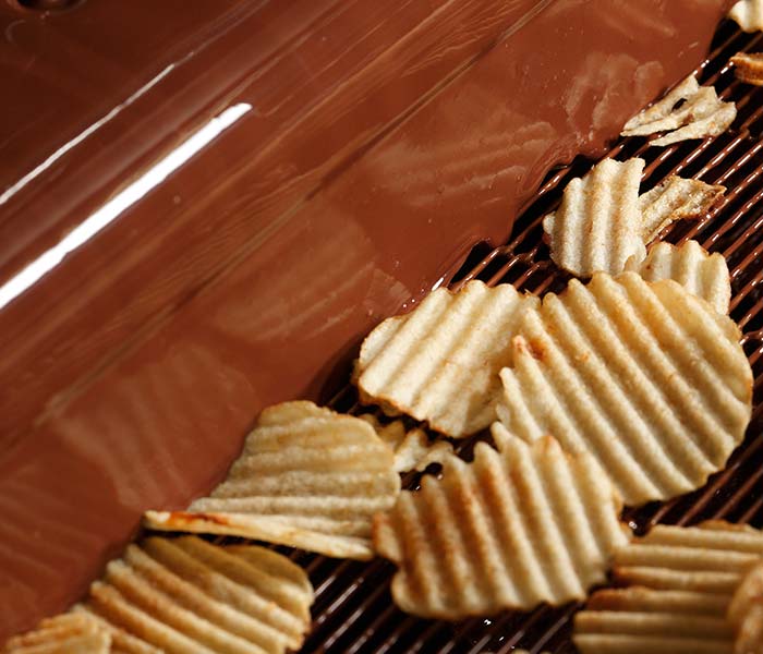 おかげさまで20周年！ポテトチップチョコレートの物語｜ロイズ（ROYCE'）公式 - チョコレート・お菓子のオンラインショップ